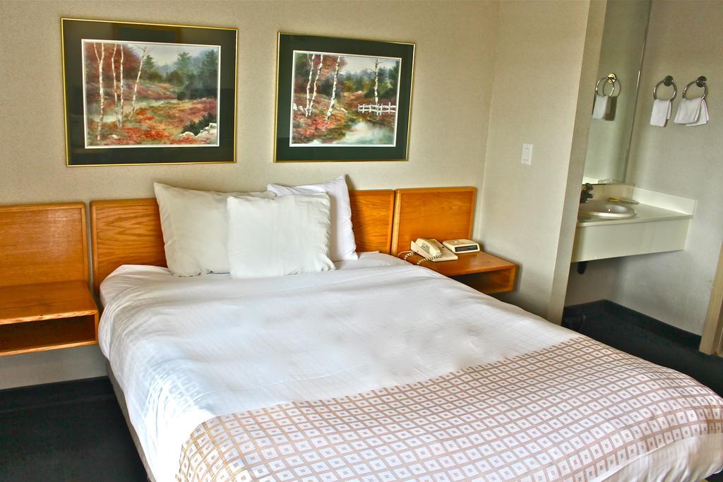 Canadas Best Value Inn Langley/Vancouver Экстерьер фото